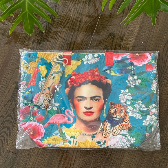 Frida Kahlo Waterproof Tote Bag and Pouch - Beach Bag - Multipurpose Tote - NEW - Picture 2 of 5